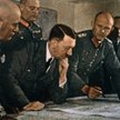 Narada wojenna w kwaterze Hitlera – nad mapą pochylają się włoski dyktator Mussolini, feldmarszałek 