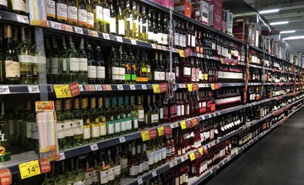 W uchwale z 2006 r. Sejm apelował do przedsiębiorców o powstrzymanie się od sprzedaży alkoholu 1 cze