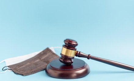 Koronawirus: niejasne przepisy sprzyjają zarazie