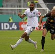 Piłkarz SV Sandhausen w czasie meczu Pucharu Niemiec z RB Lipsk
