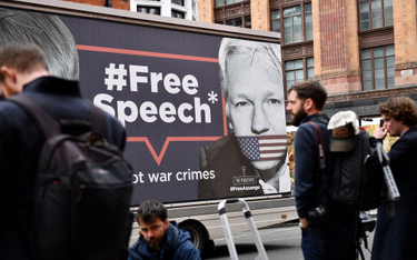 Snowden o aresztowaniu Assange'a: Czarna chwila dla wolności prasy