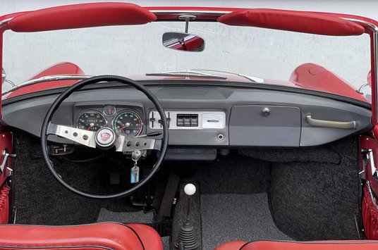 Ten świetnie utrzymany egzemplarz pochodzący z 1965 roku wyceniono na 34 000 fun- tów, czyli ok. 170