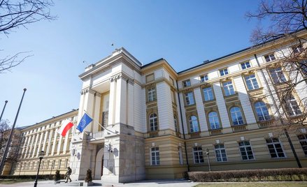 Zmarł mężczyzna, który podpalił się przed KPRM