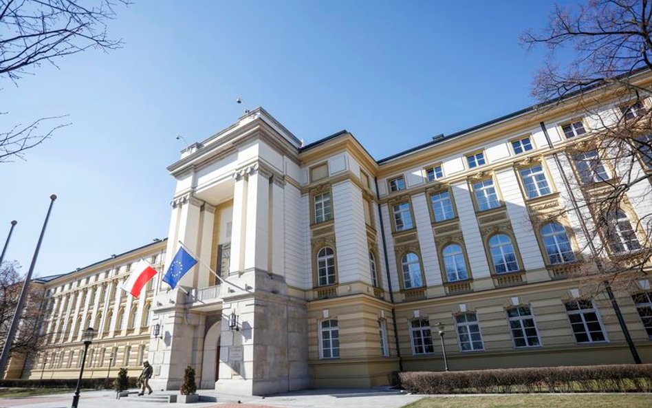 Zmarł mężczyzna, który podpalił się przed KPRM