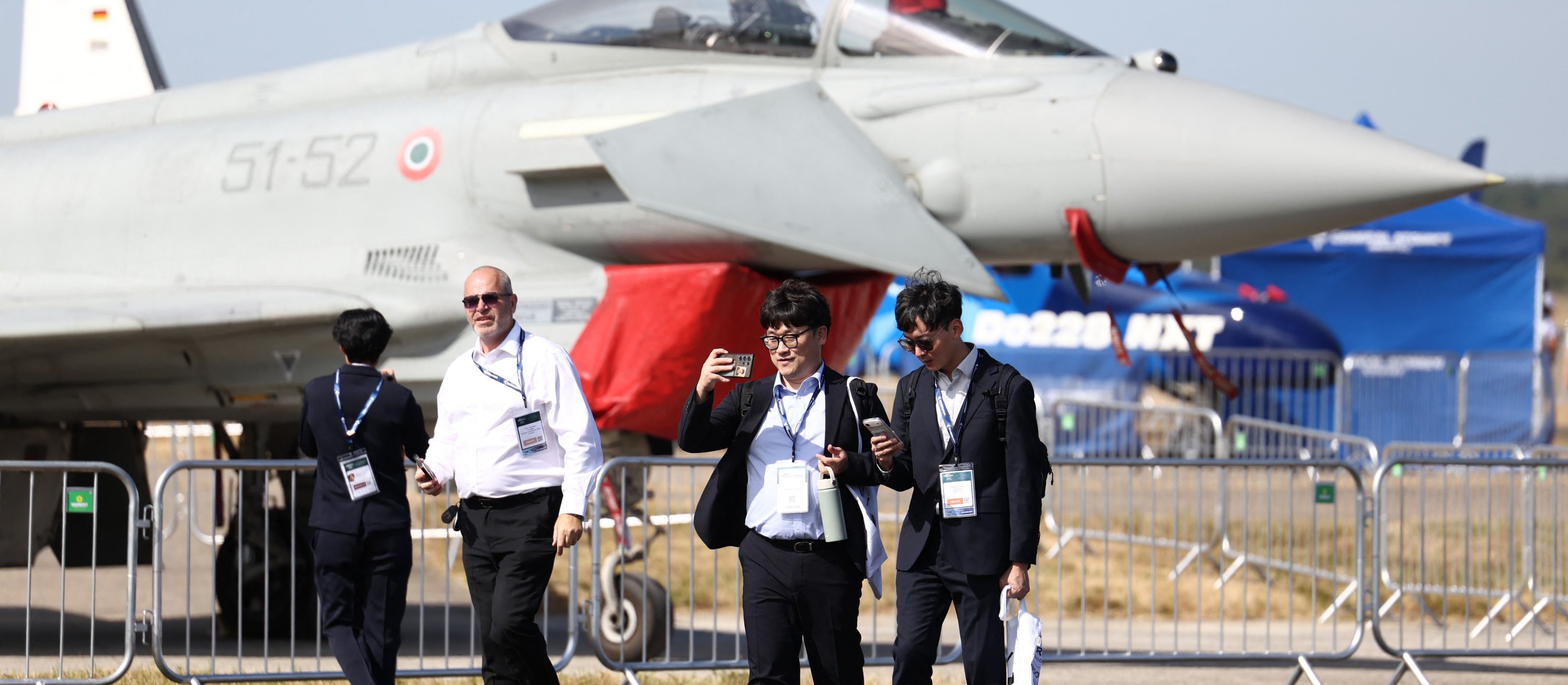 Boeing wraca do gry, ale gwiazdami na salonie lotniczym są producenci broni