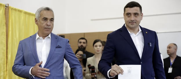 Kandydat na prezydenta Rumunii George Simion i zwycięzca poprzedniej, unieważnionej pierwszej tury C