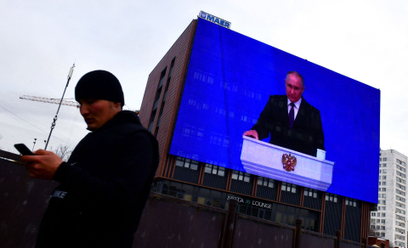 Putin podnosi płacę minimalną. Przyznaje się do ubóstwa w Rosji