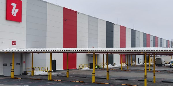 Francuscy inwestorzy zrzucili się na magazyn 7R w Polsce