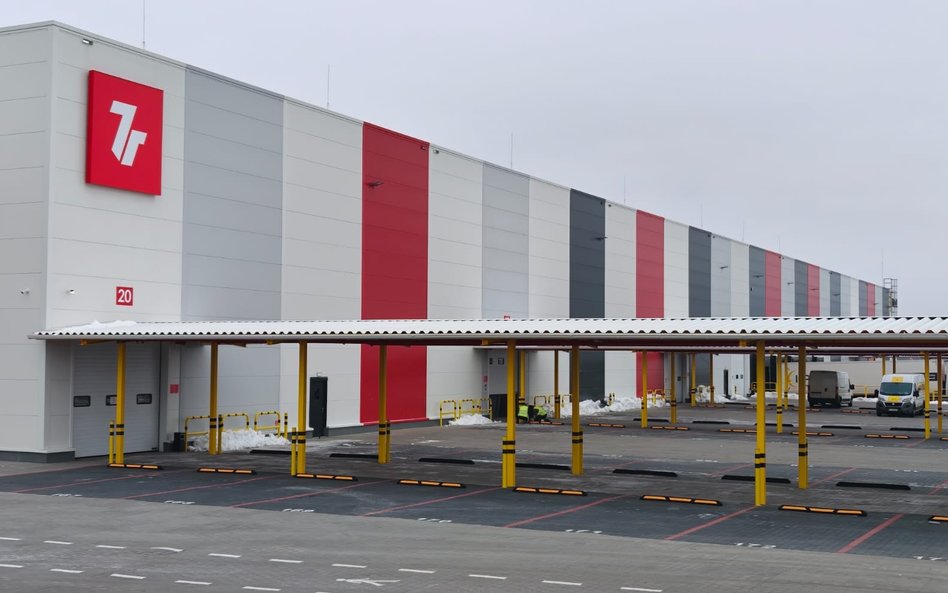 Francuski fundusz Cristal Life debiutuje na polskim rynku kupując wynajęty w pełni przez InPost maga