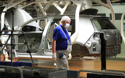 Fabryki zatrzymują produkcję aut