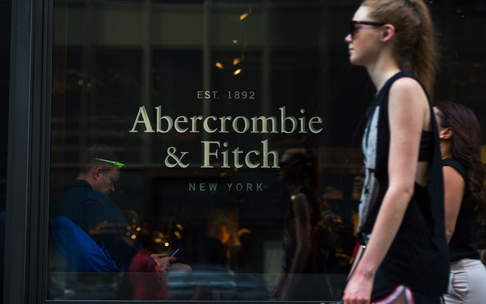 Grupa byłych modeli Abercrombie & Fitch firmę odzieżową i jego byłego dyrektora generalnego, Michael