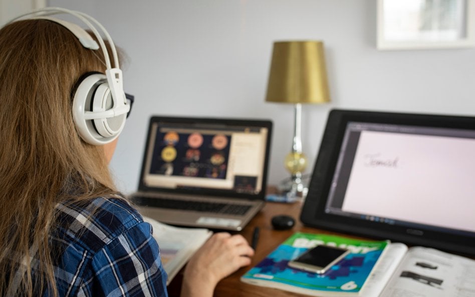 Cyfryzacja szkół w Polsce: gdzie jesteśmy i dokąd zmierzamy?