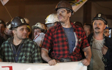 Ponad 200 górników protestuje pod ziemią