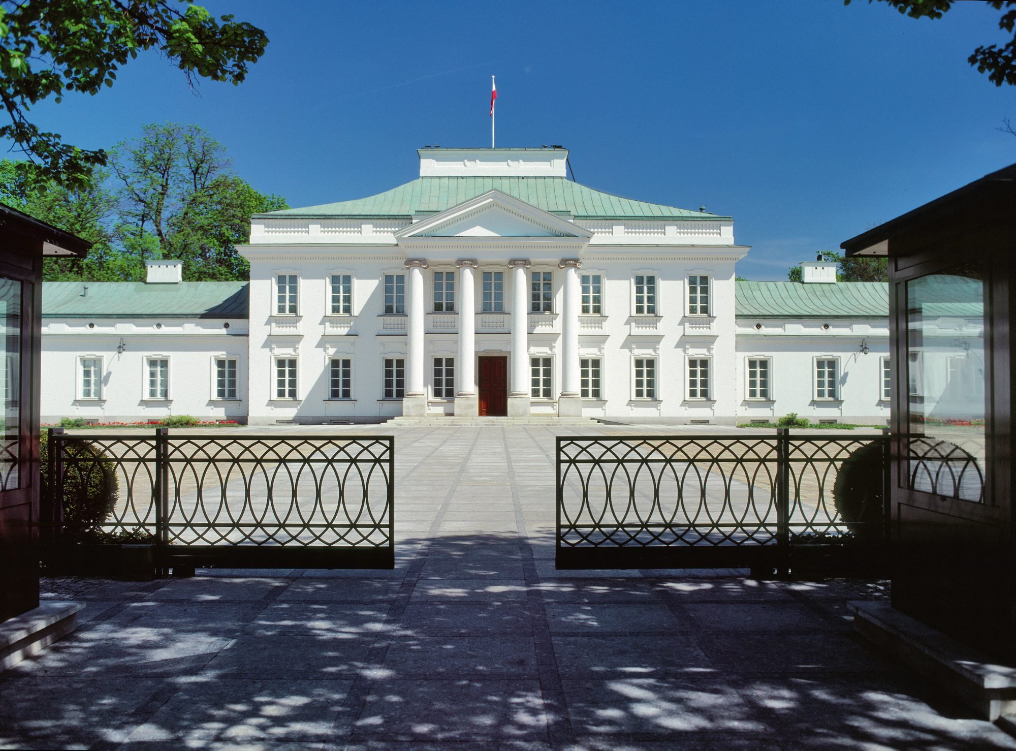 Belweder w Warszawie kryje dziwne historie. Prezent groteska dla Jana Pawła II