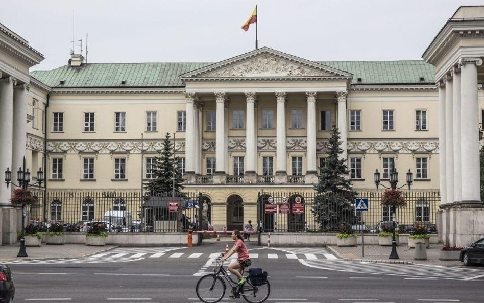 Reprywatyzacja: Warszawski ratusz zwodzi śledczych