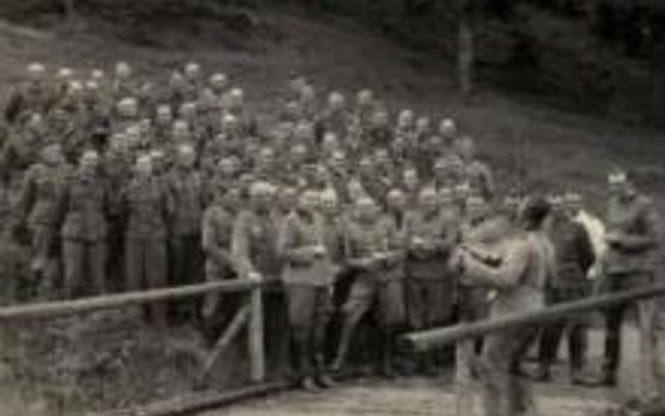 Członkowie załogi Auschwitz. 1944 r. Fot. PAP/EPA. Źródło: Muzeum Holocaustu w Waszyngtonie