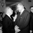 Jarosław Iwaszkiewicz (z prawej) z Arturem Rubinsteinem, 1957 r.