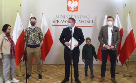 Konferencja z udziałem ministra Michała Wójcika, mec. Bartosza Lewandowskiego oraz Ekateriny i Conra