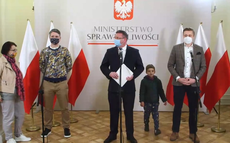 Konferencja z udziałem ministra Michała Wójcika, mec. Bartosza Lewandowskiego oraz Ekateriny i Conra