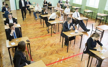 Ewakuacja szkół w Toruniu. Przerwany egzamin maturalny