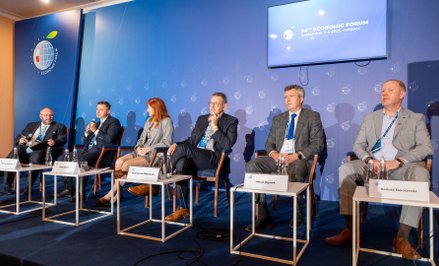Paneliści podczas debaty „System kaucyjny w Polsce: krok ku przyszłości”