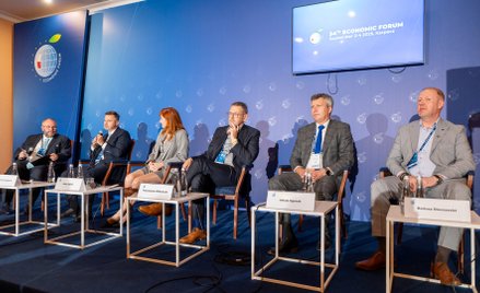 Paneliści podczas debaty „System kaucyjny w Polsce: krok ku przyszłości”