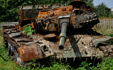 Zniszczony rosyjski czołg w obwodzie czernihowskim