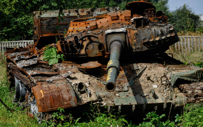 Zniszczony rosyjski czołg w obwodzie czernihowskim
