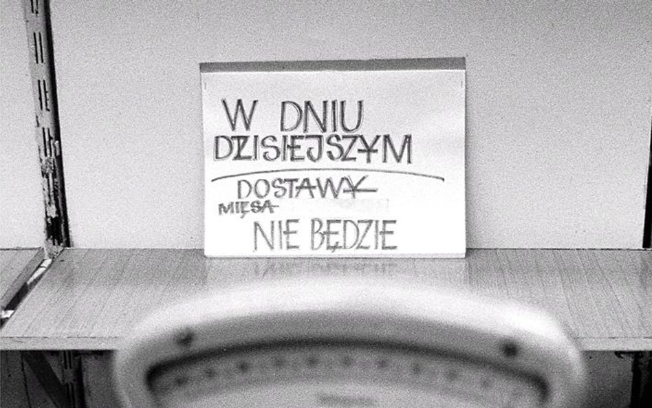 1 kwietnia 1981 r. wprowadzono w Polsce tzw. kartki na mięso. Nie zwiększyło to jednak dostępności m