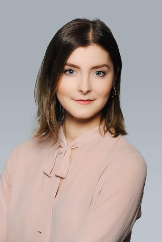 Kinga Polewka aplikant radcowski w kancelarii Raczkowski Paruch w biurze w Katowicach