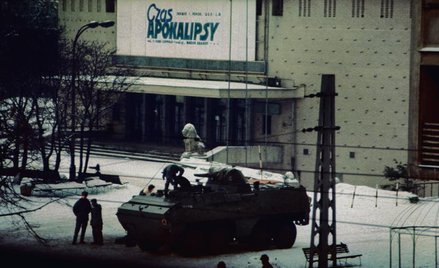 To zdjęcie znają wszyscy: Warszawa, 13 grudnia 1981 r.
