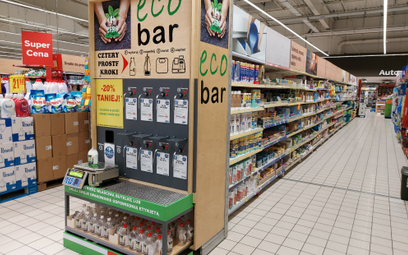 Carrefour Polska stworzył pierwszy refillomat z produktami marki własnej
