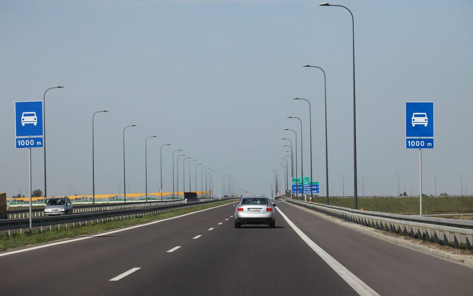 KAS: Z e-TOLL przejazd po płatnych drogach 25% taniej