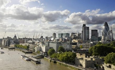 Widok na londyńskie centrum finansowego. Podatek od transakcji kapitałowych może doprowadzić do ucie