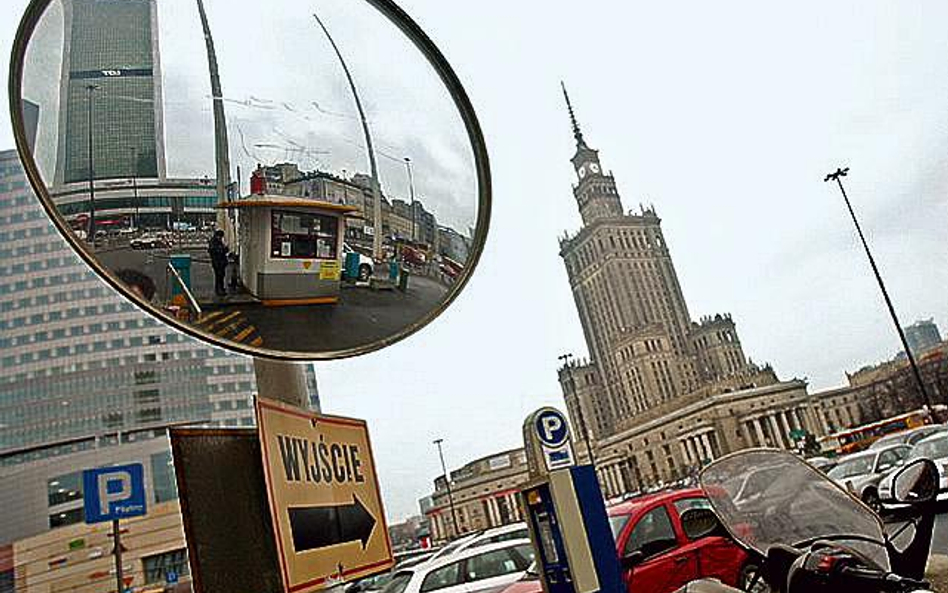 Parkometry zamiast obskurnych parkingów w centrum miasta