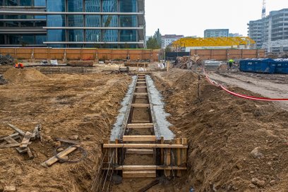 Trwają już prace ziemne i realizacja podziemnej konstrukcji budynku AFI Tower w kompleksie Towarowa 
