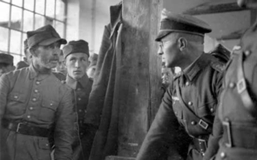 Przesłuchanie polskiego żołnierza we wrześniu 1939 r.