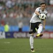 "Mesut Oezil był w Niemczech ofiarą rasistowskich ataków"