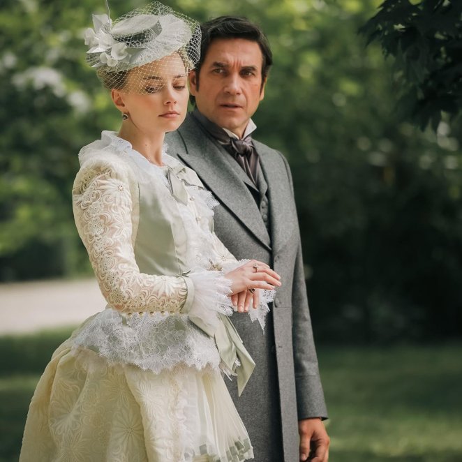 Współczesna ekranizacja „Lalki” z Kamilą Urzędowską jako Izabelą Łęcką i Marcinem Dorocińskim jako S