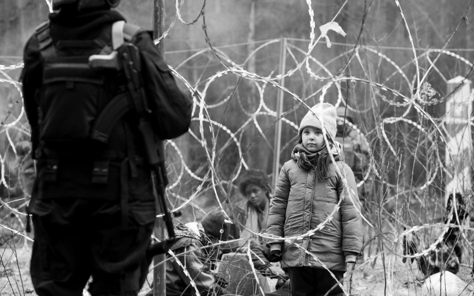 Głównym tematem „Zielonej granicy” jest zachowanie państwa polskiego, ze szczególnym uwzględnieniem 