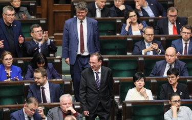 Posłowie PiS Mariusz Kamiński i Maciej Wąsik na sali obrad Sejmu w Warszawie
