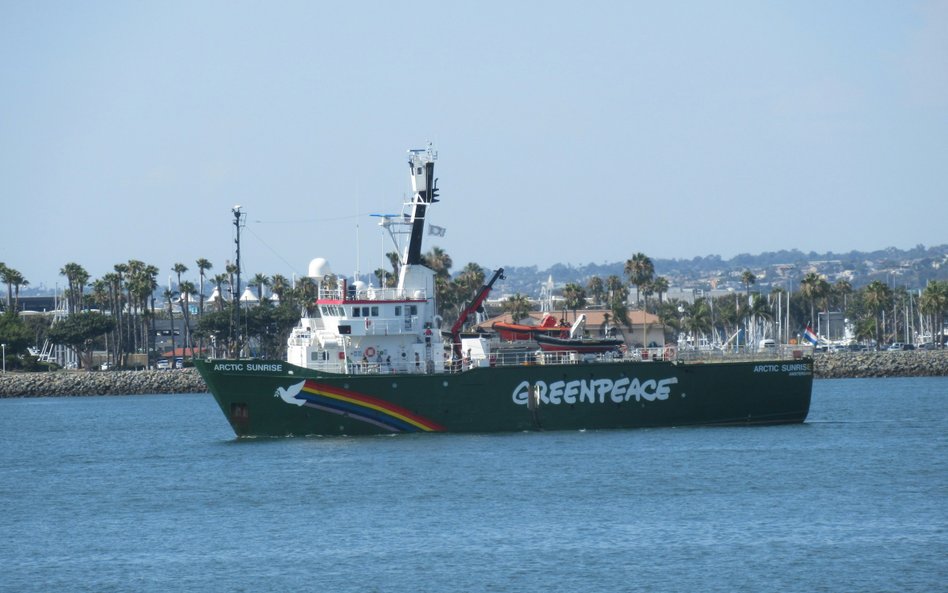 „Arctic Sunrise”, statek Greenpeace na wodach zatoki San Diego w USA.