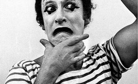 Marcel Marceau podczas warsztatów studenckich, jakie prowadził w 1983 w Los Angeles