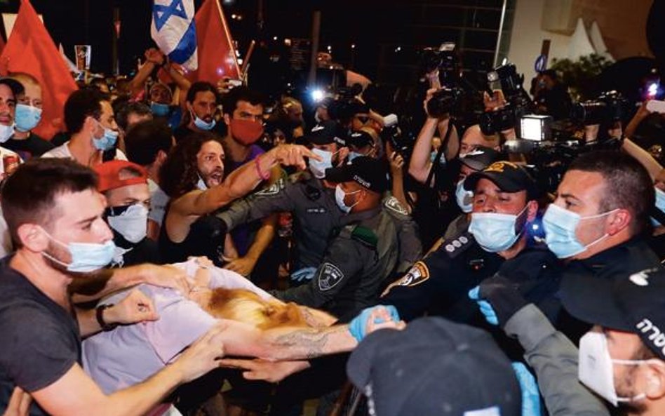 Tel Awiw. Podczas sobotnich protestów antyrządowych dochodziło do starć z policją. Negatywnym bohate