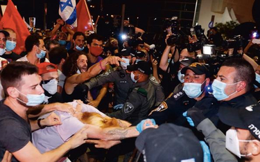 Tel Awiw. Podczas sobotnich protestów antyrządowych dochodziło do starć z policją. Negatywnym bohate