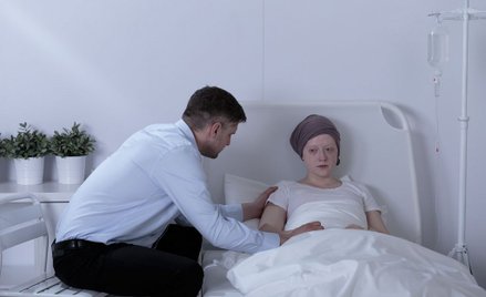 Włochy: Rodzice zmarłej nastolatki, którzy nie zgodzili się na chemioterapię, odpowiedzą przed sądem