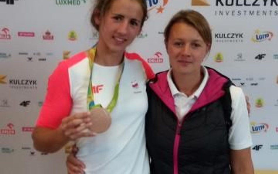 Trenerka Iwona Wójcik- -Pietruszka  (z prawej)  ze swoją zawodniczką Marią Springwald  (z lewej) brą