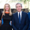 Fot: Bernard Arnault (drugi z prawej) to dziś jeden z najbogatszych ludzi świata. Fot: LVMH Twitter