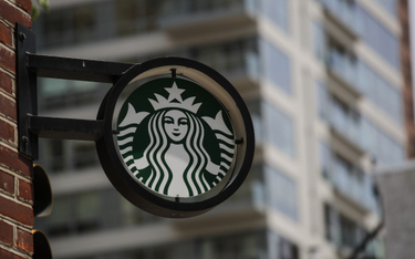 Starbucks zawiesza reklamy w mediach społecznościowych