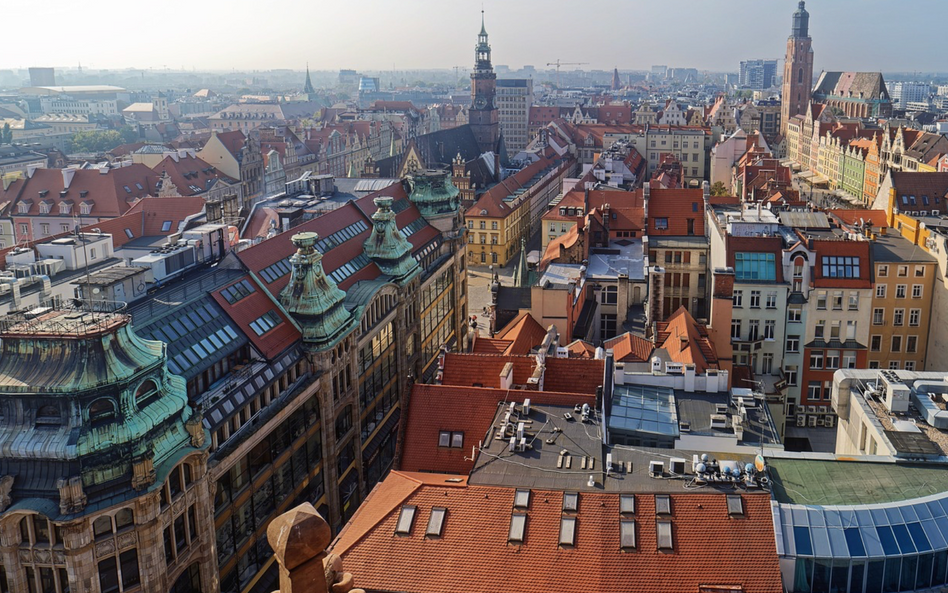 We Wrocławiu podpalono flagę Izraela i zdewastowano świecznik chanukowy